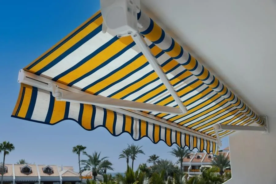 Retractable-Awnings